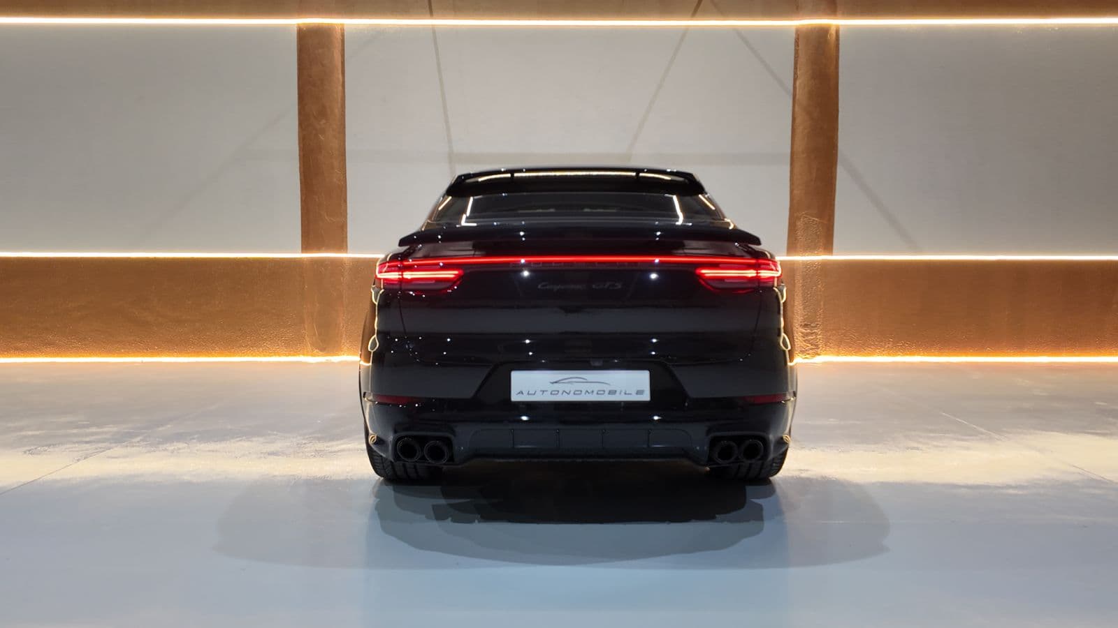 Vista trasera del Porsche Cayenne negro