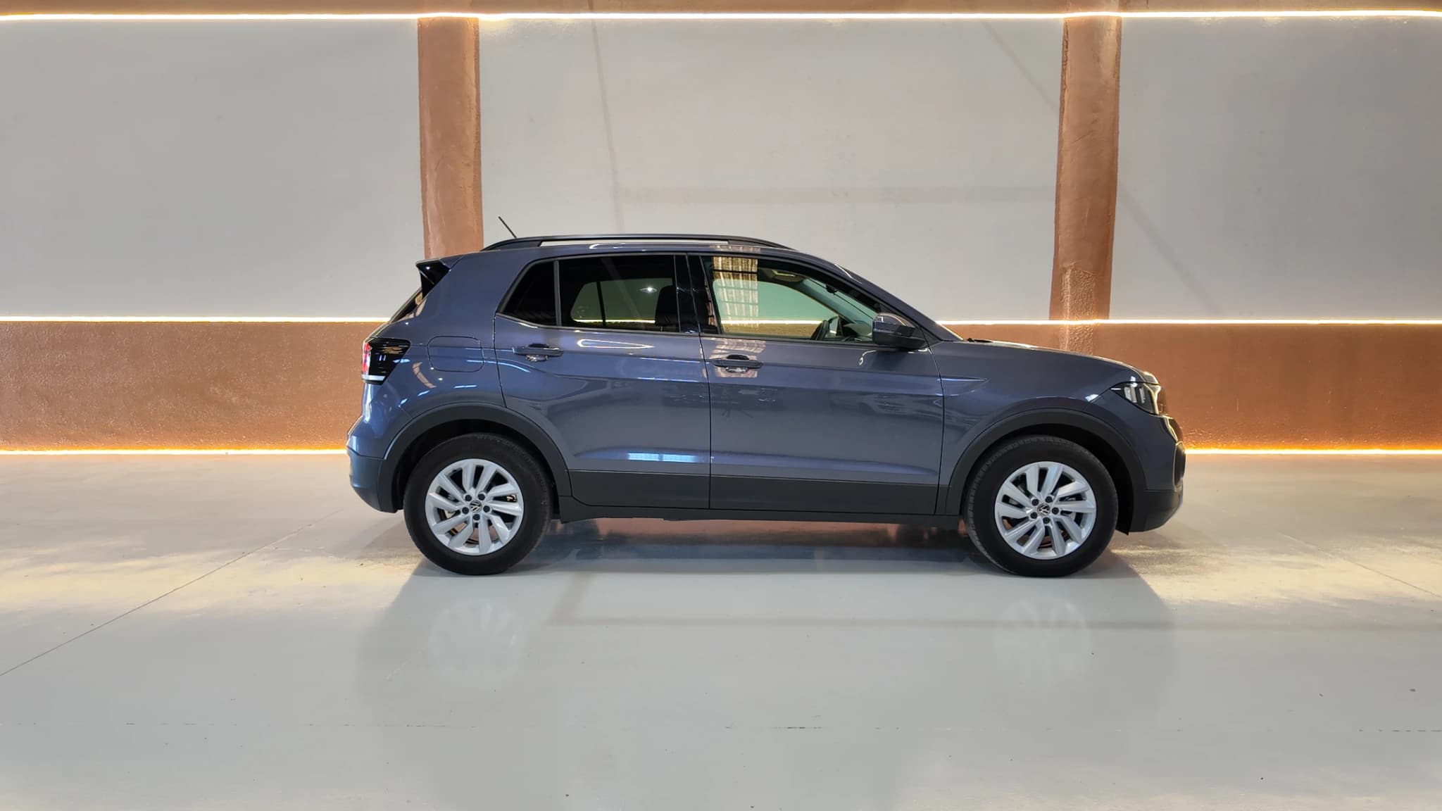 VOLKSWAGEN T-CROSS — fotografía 2