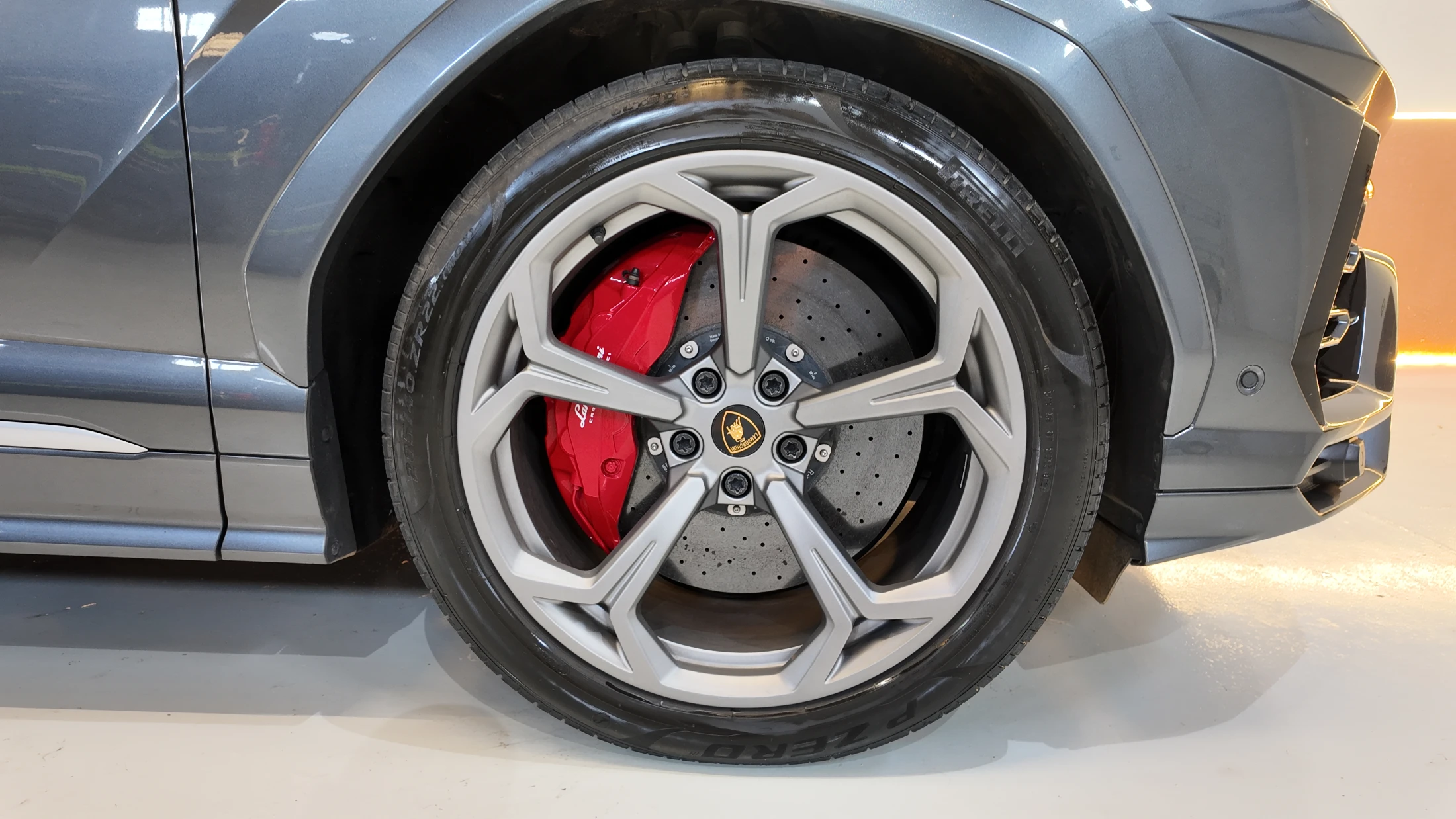 Lamborghini Urus — fotografía 11