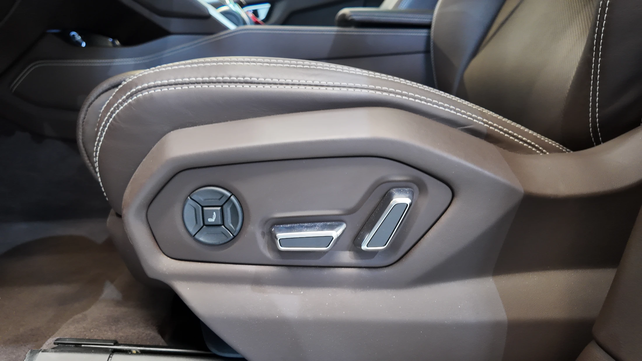 Lamborghini Urus — fotografía 24
