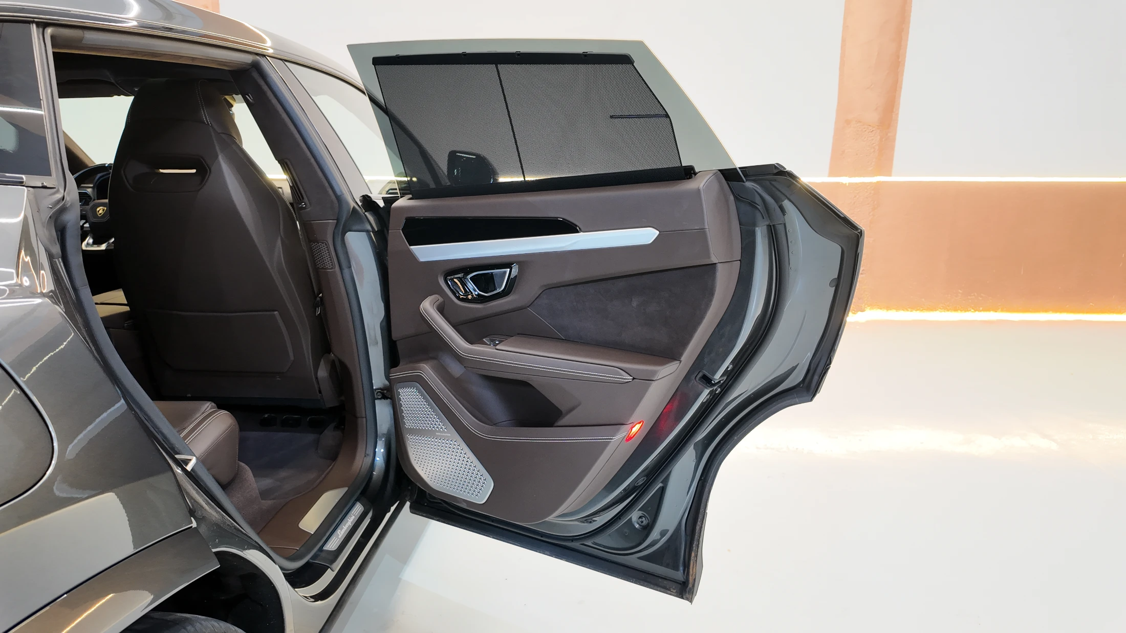 Lamborghini Urus — fotografía 28