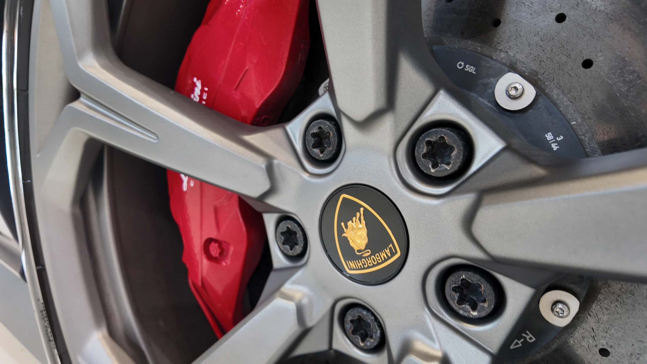 Lamborghini Urus — fotografía 12