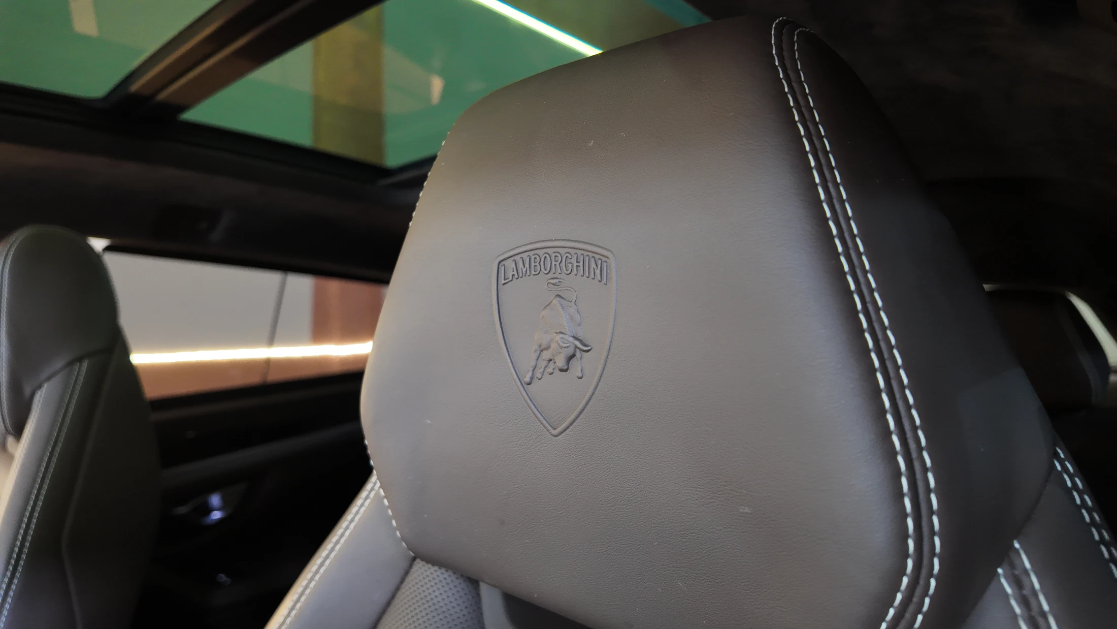 Lamborghini Urus — fotografía 23